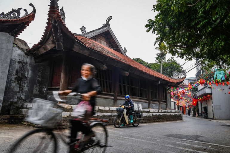 Đình Đại Phùng thuộc thôn Đại Phùng, xã Đan Phượng, huyện Đan Phượng, là một trong những ngôi đình cổ, có quy mô lớn ở Việt Nam.