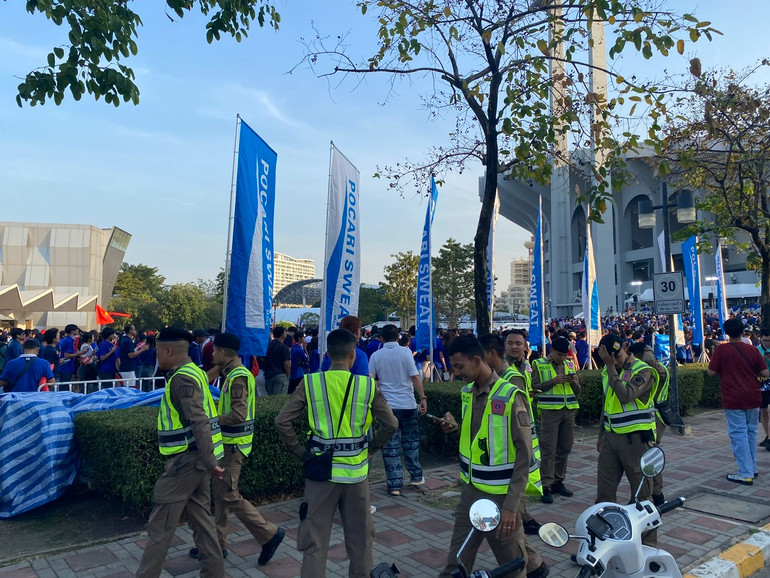 Lực lượng an ninh vòng ngoài tại Rajamangala.