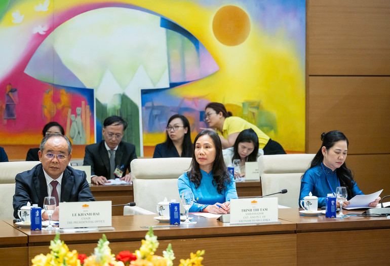 Các đại biểu Quốc hội Việt Nam dự hội kiến. (Ảnh Duy Linh)