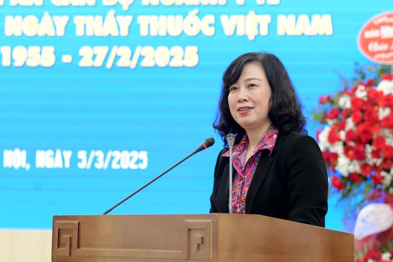 Đồng chí Đào Hồng Lan, Ủy viên Trung ương Đảng, Bộ trưởng Y tế phát biểu tại buổi gặp mặt. (Ảnh: THẾ ĐẠI)