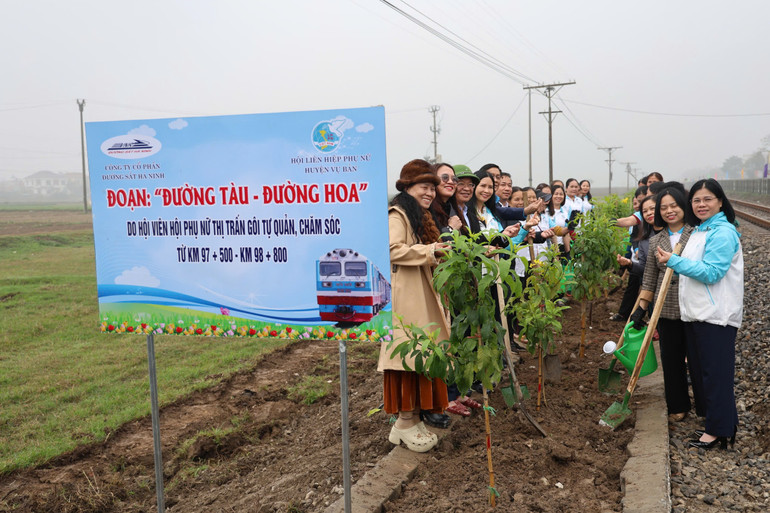 Phong trào “Đường tàu-Đường hoa” không chỉ là sự tiếp nối truyền thống Tết trồng cây noi gương Bác Hồ, mà còn là hoạt động có ý nghĩa hết sức thiết thực với tác động sâu sắc về xã hội, văn hóa, môi trường.