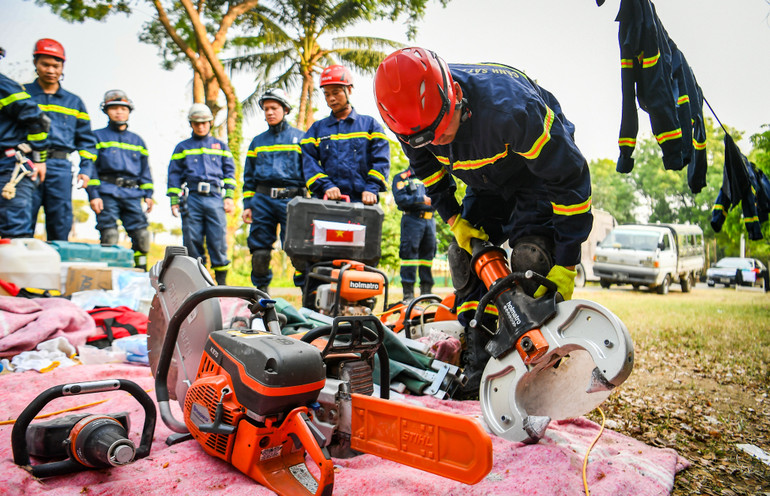 Thiết bị được mệnh danh là "chiến thần" cứu hộ của đoàn cứu nạn Bộ Công an Việt Nam. Thiết bị được mệnh danh là "chiến thần" cứu hộ của đoàn cứu nạn Bộ Công an Việt Nam.