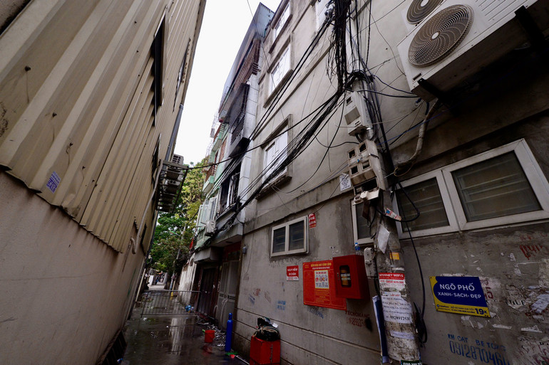 Sáng 28/4, khu vực hiện trường đang được phong tỏa để phục vụ công tác điều tra.