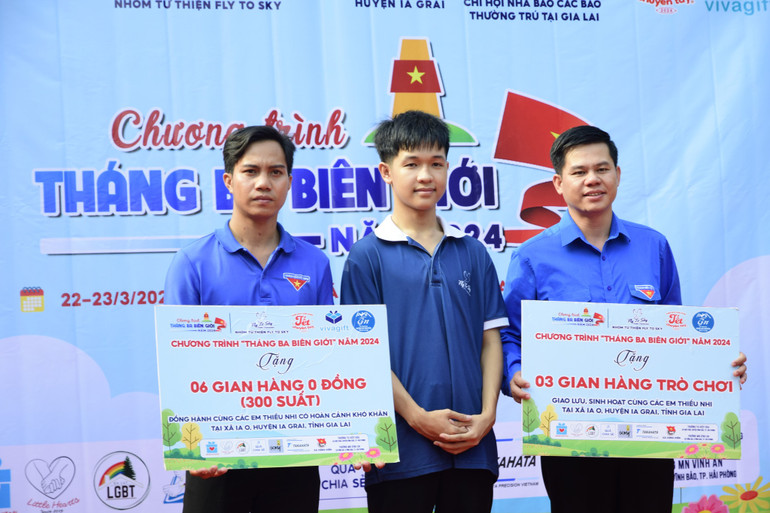 Qua 4 năm, chiến dịch đã trao tặng cho hơn 3.000 em thiếu nhi có hoàn cảnh khó khăn tại các địa bàn giáp biên giới tại 5 tỉnh, thành phố trên cả nước. Qua 4 năm, chiến dịch đã trao tặng cho hơn 3.000 em thiếu nhi có hoàn cảnh khó khăn tại các địa bàn giáp biên giới tại 5 tỉnh, thành phố trên cả nước.