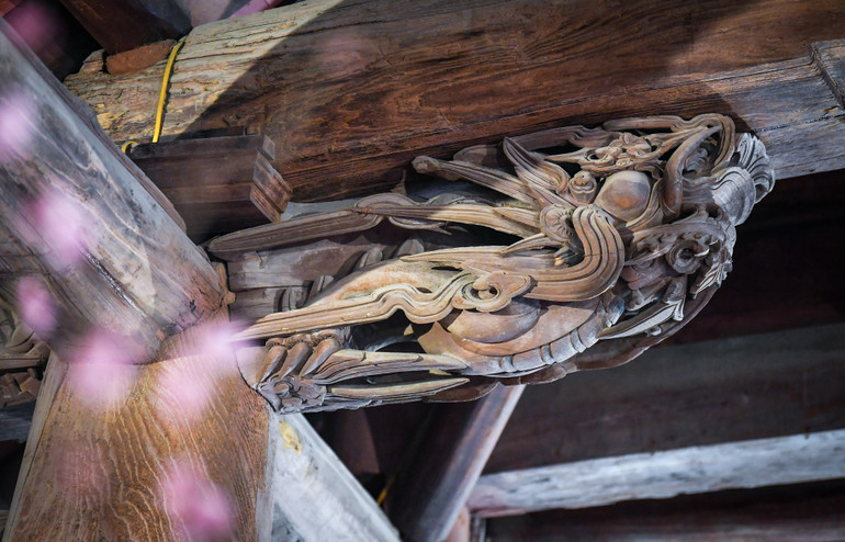 Giá trị lớn nhất ở đình Đại Phùng được thể hiện trên các đề tài trang trí kiến trúc, điêu khắc còn giữ nguyên được niên đại nghệ thuật thế kỷ XVII với trên 1.000 hoạ tiết có giá trị văn hóa nghệ thuật cao.