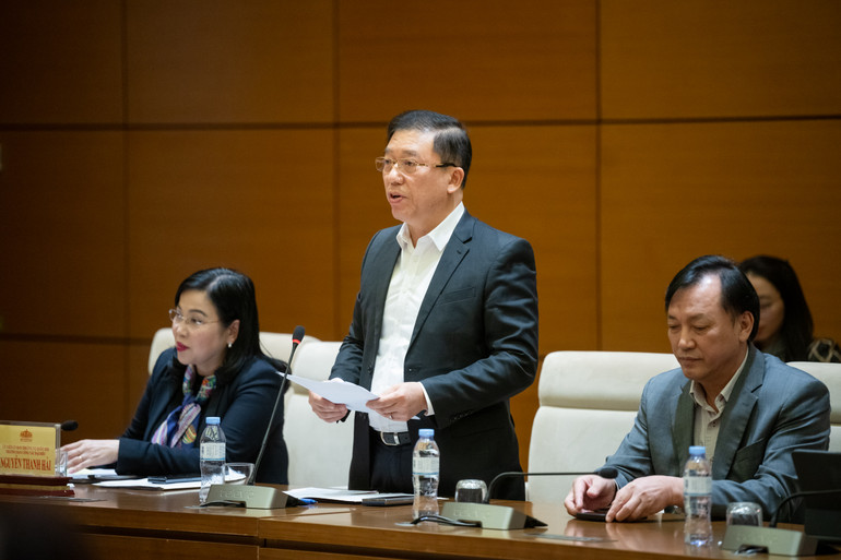 Phó Trưởng Ban Thường trực Ban Công tác đại biểu Nguyễn Tuấn Anh công bố Nghị quyết. Phó Trưởng Ban Thường trực Ban Công tác đại biểu Nguyễn Tuấn Anh công bố Nghị quyết.