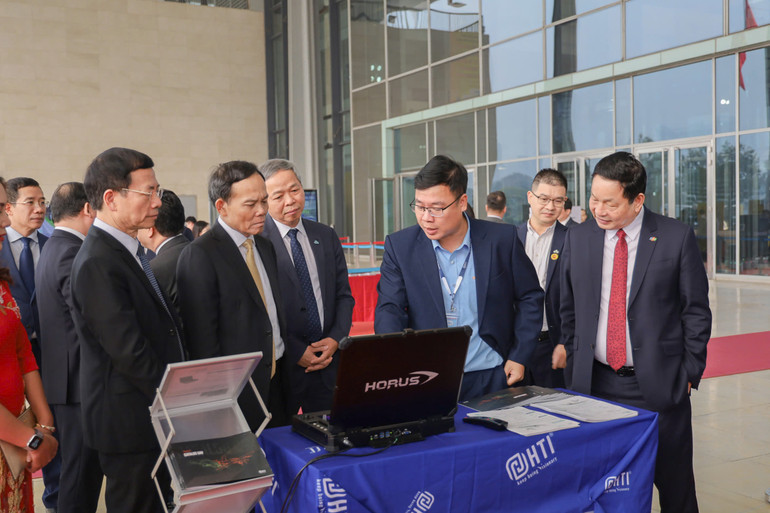 Gây ấn tượng mạnh cho khách tham quan là dòng UAV HORUS của HTI Group. Đây là sản phẩm được nghiên cứu và sản xuất hoàn toàn tại Việt Nam, bởi đội ngũ kỹ sư của HTI.