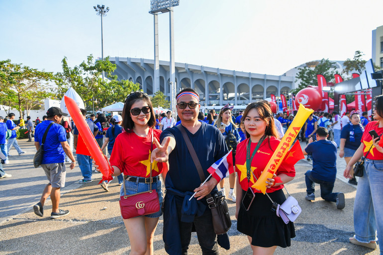 "Chúng tôi tin rằng Việt Nam sẽ ghi được ít nhất 2 bàn thắng trên sân khách trong trận đấu hôm nay".