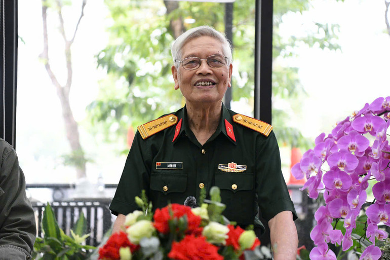 Nhạc sĩ Doãn Nho chia sẻ tại buổi tọa đàm. (Ảnh: THẾ DƯƠNG) Nhạc sĩ Doãn Nho chia sẻ tại buổi tọa đàm. (Ảnh: THẾ DƯƠNG)