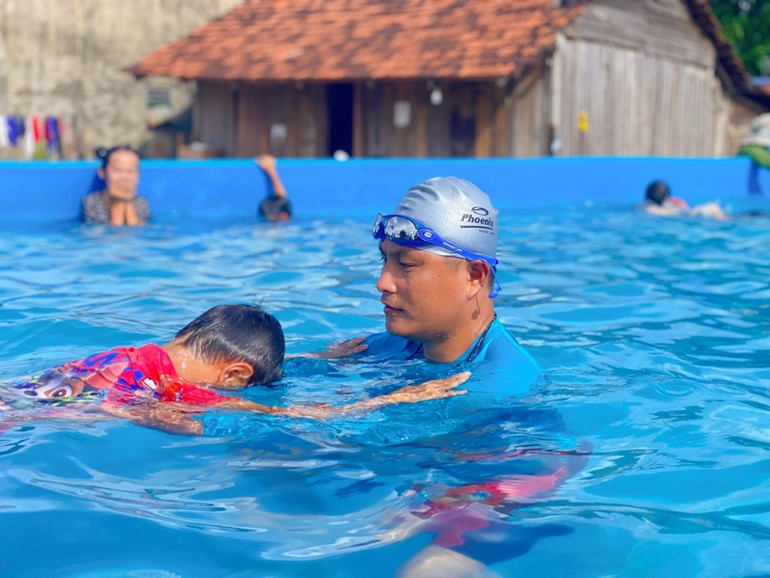 Lớp học đặc biệt giữa buôn làng...