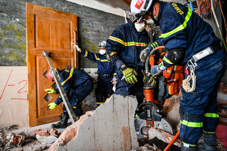 Khi được đưa vào sử dụng tại hiện trường, thiết bị gần như không tạo ra rung chấn. Khi được đưa vào sử dụng tại hiện trường, thiết bị gần như không tạo ra rung chấn.