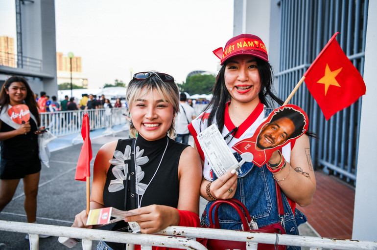 Niềm hân hoan của các cổ động viên.