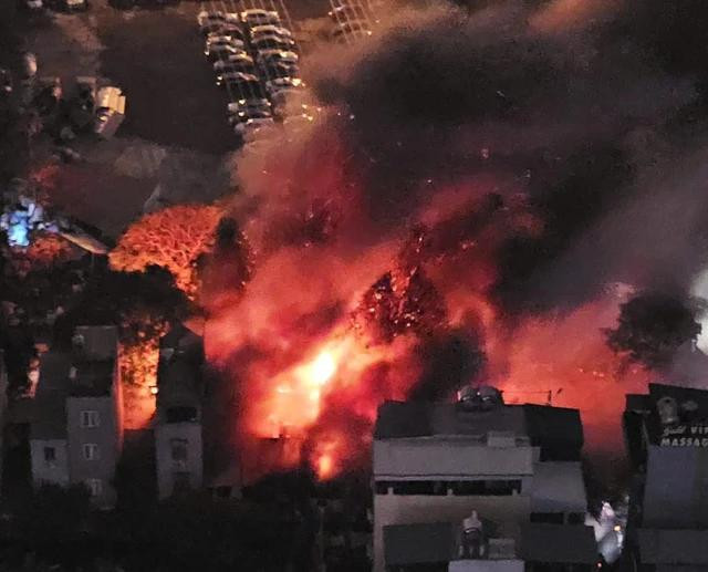 Lửa bốc lên rất lớn. (Ảnh: Người dân cung cấp)