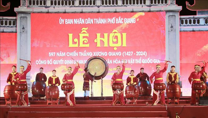 Màn trống khai hội.