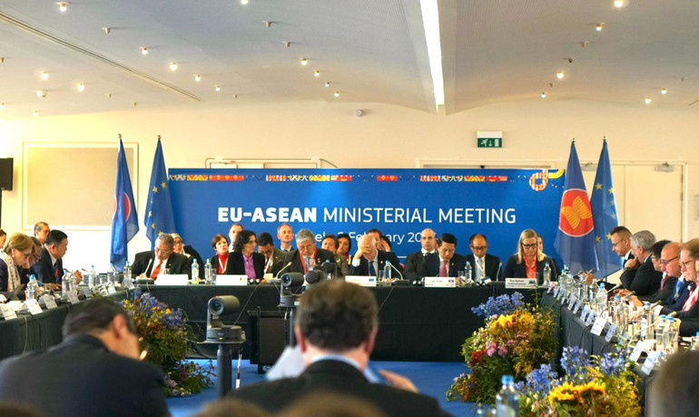 Đây là lần đầu tiên Hội nghị theo cơ chế 2 năm một lần này được nối lại sau đại dịch Covid-19 nhằm trao đổi các biện pháp tăng cường quan hệ ASEAN-EU và các vấn đề quốc tế, khu vực cùng quan tâm.