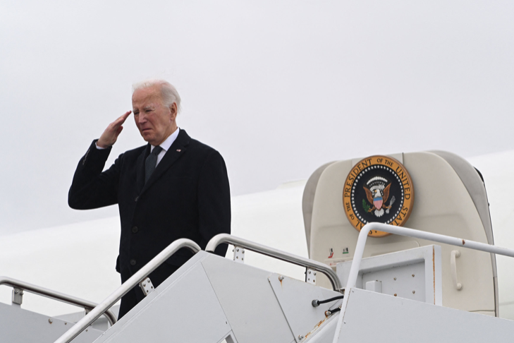 Tổng thống Mỹ Joe Biden dự lễ nhận thi thể 3 binh sĩ Mỹ thiệt mạng ở căn cứ Jordan. (Ảnh: AFP)