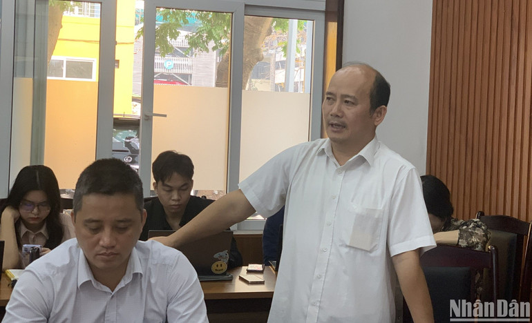 Ông Vũ Duyên Hải, Trưởng Phòng Khai thác thủy sản (Cục Thủy sản), cho biết việc cập nhật danh sách về các tàu cá nguy cơ vi phạm IUU còn hạn chế. Ông Vũ Duyên Hải, Trưởng Phòng Khai thác thủy sản (Cục Thủy sản), cho biết việc cập nhật danh sách về các tàu cá nguy cơ vi phạm IUU còn hạn chế.