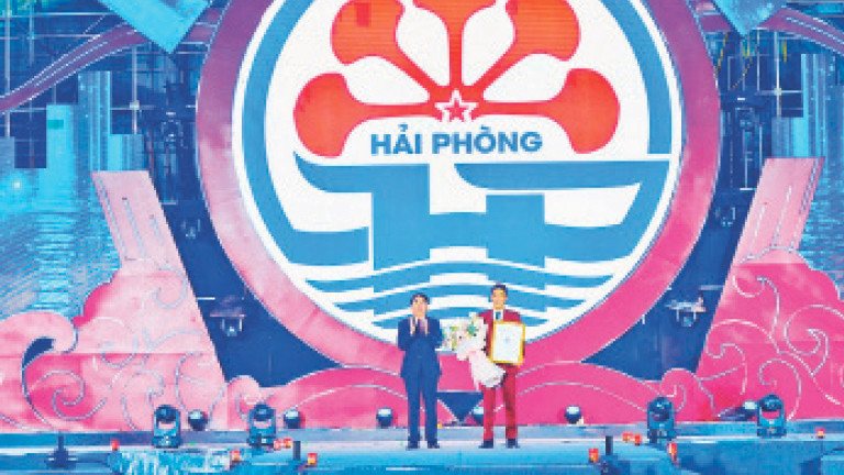 Lễ công bố biểu tượng thành phố Hải Phòng và trao giải thưởng, tặng tác giả sáng tác. Lễ công bố biểu tượng thành phố Hải Phòng và trao giải thưởng, tặng tác giả sáng tác.