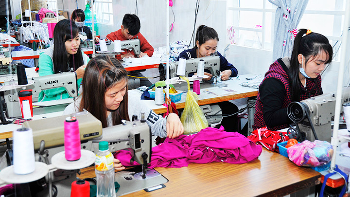 Ngành dệt may đang đối mặt với những yêu cầu thay đổi lớn từ các thị trường. Ảnh: NAM ANH Ngành dệt may đang đối mặt với những yêu cầu thay đổi lớn từ các thị trường. Ảnh: NAM ANH