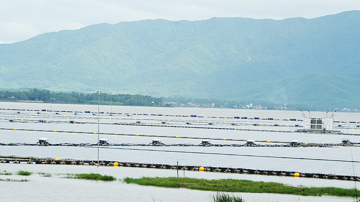 Nhà máy điện mặt trời đầm Trà Ổ, Bình Định. Ảnh: SONG ANH Nhà máy điện mặt trời đầm Trà Ổ, Bình Định. Ảnh: SONG ANH