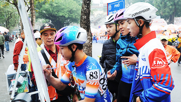 Điểm danh mỗi chặng đua. Điểm danh mỗi chặng đua.