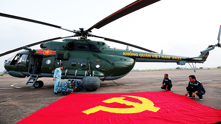 Lá cờ có diện tích 19 m2 sẽ được treo quả đối trọng nặng 120 kg. Lá cờ có diện tích 19 m2 sẽ được treo quả đối trọng nặng 120 kg.