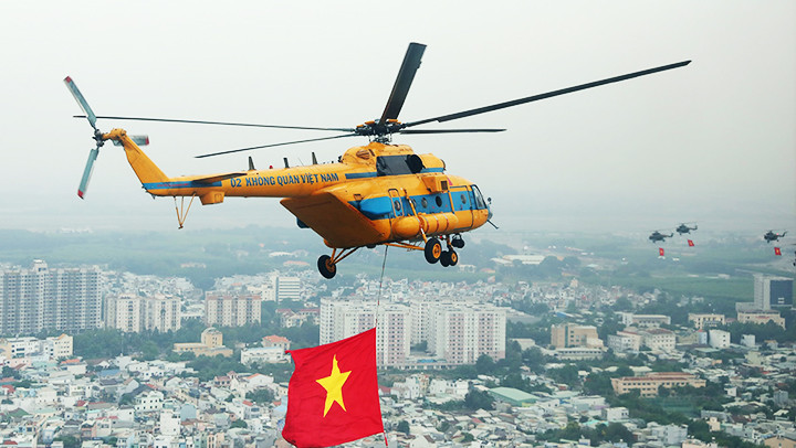 Đội hình giữ nghiêm khoảng cách, bảo đảm đúng cự ly. Đội hình giữ nghiêm khoảng cách, bảo đảm đúng cự ly.