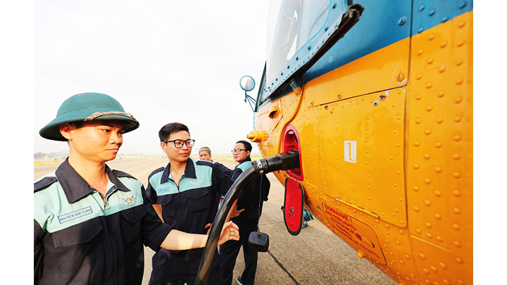 Chuẩn bị nhiên liệu cho cuộc diễn tập. Chuẩn bị nhiên liệu cho cuộc diễn tập.