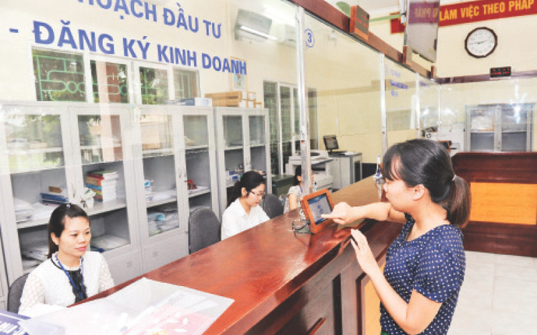 Người dân đánh giá mức độ hài lòng đối với cán bộ, công chức tại Bộ phận một cửa Ủy ban nhân dân huyện Quốc Oai. Người dân đánh giá mức độ hài lòng đối với cán bộ, công chức tại Bộ phận một cửa Ủy ban nhân dân huyện Quốc Oai.