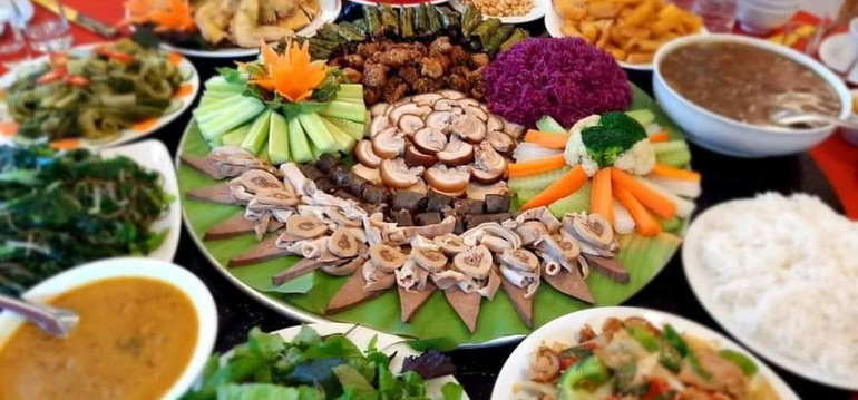 Mâm cỗ ngày Tết Độc lập của người dân xứ Mường.