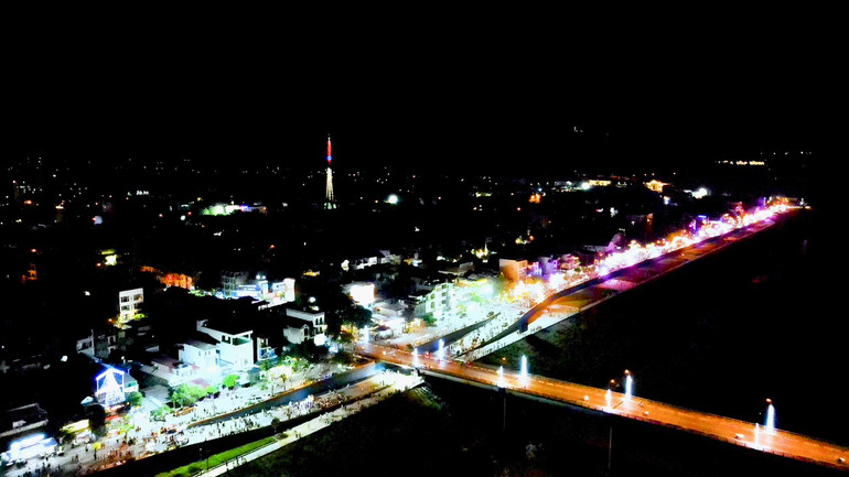 Phố đi bộ Hòa Bình hy vọng là điểm sáng góp phần phát triển kinh tế đêm của thành phố.