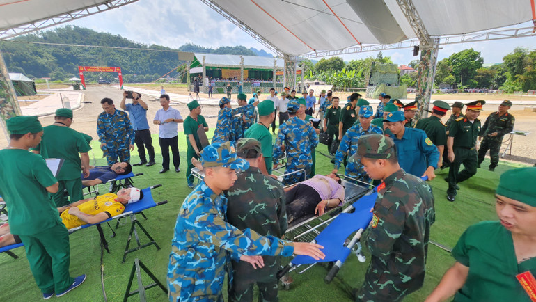 Lực lượng quân, dân, y phối hợp nhịp nhàng tại buổi diễn tập.