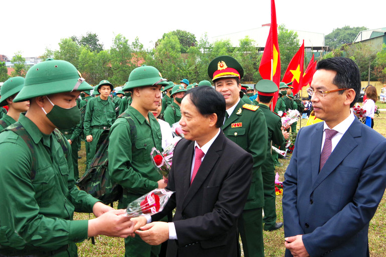 Hòa Bình: Lễ giao nhận quân năm 2023 nhanh gọn, an toàn ảnh 1