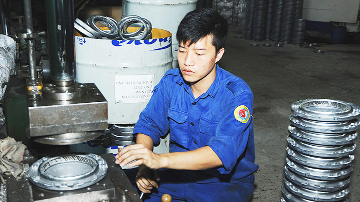 Nhiều doanh nghiệp đang cần vốn để phát triển sản xuất, kinh doanh. Ảnh: BẮC SƠN