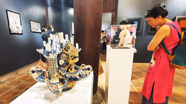 Một góc triển lãm The Grapevine Selection 2023 tại Văn Miếu-Quốc Tử Giám.