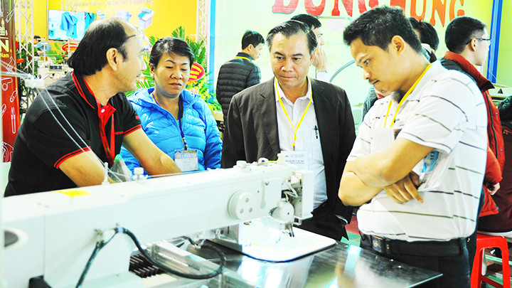 Nhiều doanh nghiệp chú trọng đổi mới công nghệ để phát triển sản xuất. Ảnh: NGUYỆT ANH