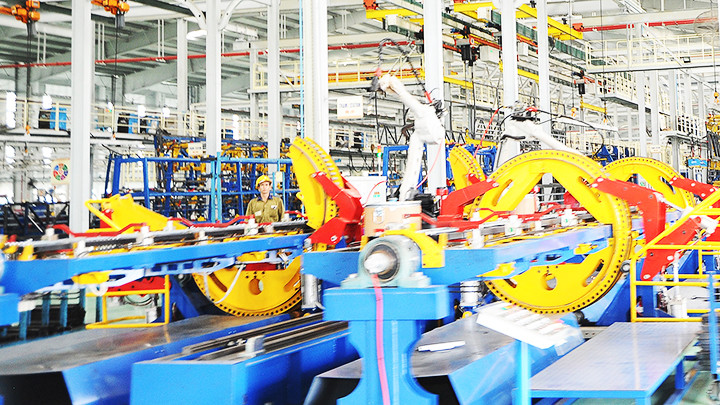 Nhiều doanh nghiệp đang gặp khó khăn trong việc phát triển sản xuất. Ảnh: BẮC SƠN