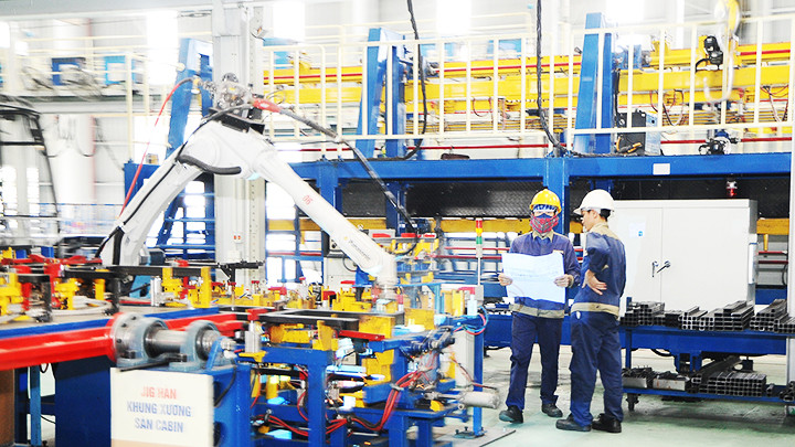 Các doanh nghiệp lớn cần đầu tư nhiều hơn cho khoa học - công nghệ để phát triển sản xuất. Ảnh: BẮC SƠN