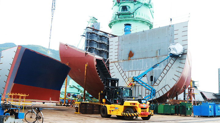 Mô-đun phần mũi tàu, là một trong nhiều mô-đun chờ ghép vào thành chiếc tàu hoàn chỉnh. Mô-đun phần mũi tàu, là một trong nhiều mô-đun chờ ghép vào thành chiếc tàu hoàn chỉnh.