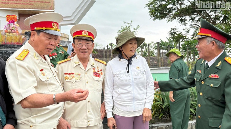 Các cựu chiến binh Tiểu đoàn 13 thăm lại chiến trường xưa trên đường 5 Phú Yên.