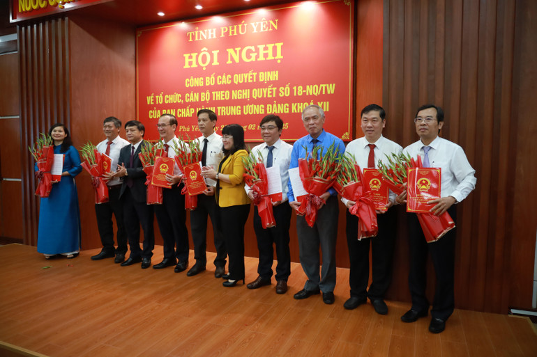 Phú Yên sắp xếp còn 13 cơ quan thuộc Ủy ban nhân dân tỉnh (giảm 6 cơ quan chuyên môn, đạt 32%).