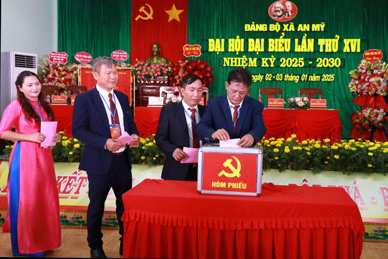 Đại hội đại biểu đảng bộ xã An Mỹ, huyện Tuy An, Phú Yên trực tiếp bầu chức danh Bí thư Đảng ủy xã.