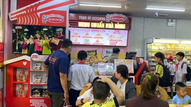 Không gian trạm mì.