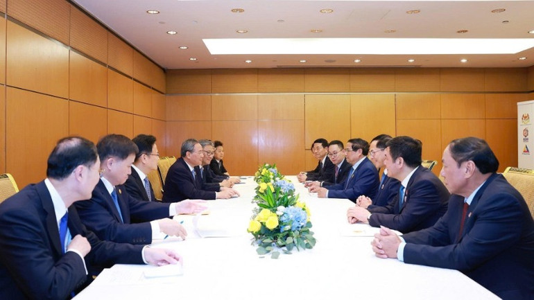 Hai bên trao đổi nhanh một số vấn đề cùng quan tâm