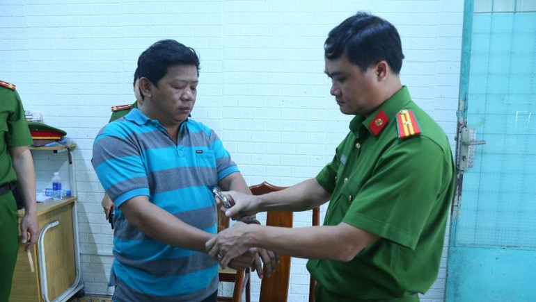 Các đối tượng bị khởi tố và bắt tạm giam về hành vi Lừa đảo chiếm đoạt tài sản.