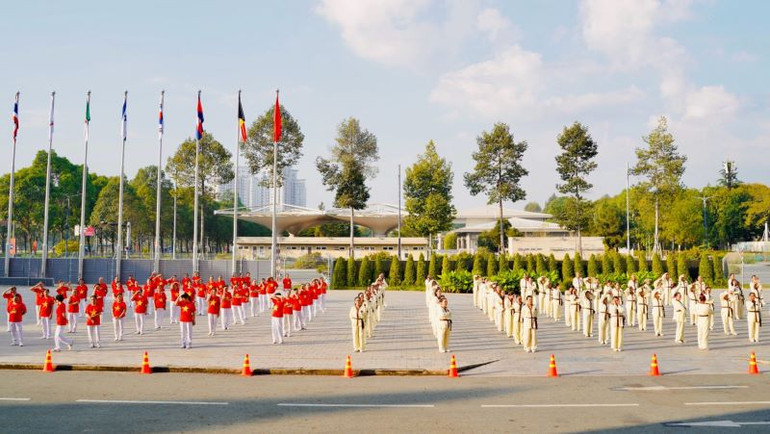 Gần 1.000 huấn luyện viên, vận động viên Yoga, Thể dục dưỡng sinh tham gia liên hoan.