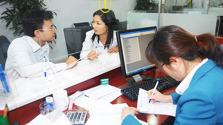 Các doanh nghiệp mong muốn cắt giảm điều kiện vay vốn và tăng tỷ lệ vay tín chấp lên mức cao nhất. Ảnh: SONG ANH