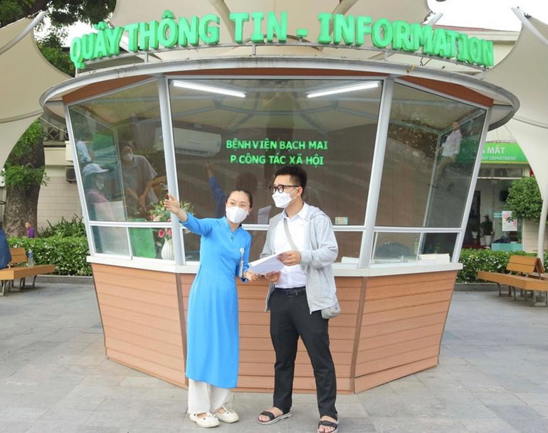 Hướng dẫn người đến khám, chữa bệnh tại Bệnh viện Bạch Mai (Hà Nội).