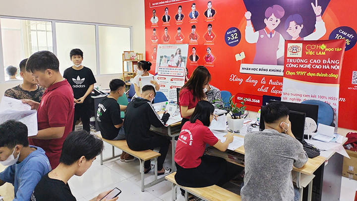 Các tân sinh viên K14 nhập học tại Trường cao đẳng Công nghệ cao Hà Nội. Ảnh: NHƯ AN Các tân sinh viên K14 nhập học tại Trường cao đẳng Công nghệ cao Hà Nội. Ảnh: NHƯ AN