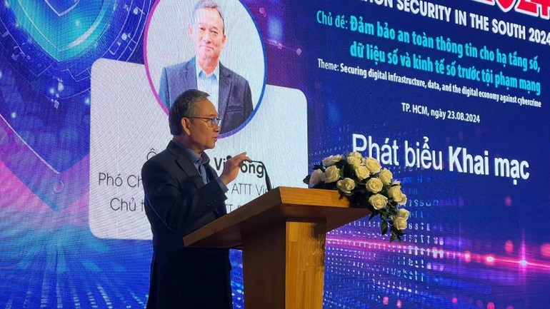 Ông Ngô Vi Đồng, Phó Chủ tịch Hiệp hội An toàn Thông tin Việt Nam (VNISA), Chủ tịch Chi hội VNISA phía nam phát biểu tại hội thảo.